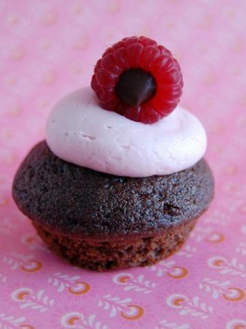https://www.sweetrecipeas.com/wp-content/uploads/2008/07/Raspberry-Chocolate-Truffle-Cupcakes-01-360x480.jpg