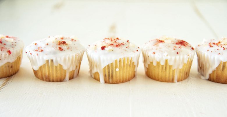 Strawberry Lemonade Glazed Cupcakes