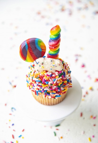 Vanilla Sprinkle Birthday Cupcakes - Sweet ReciPEAs