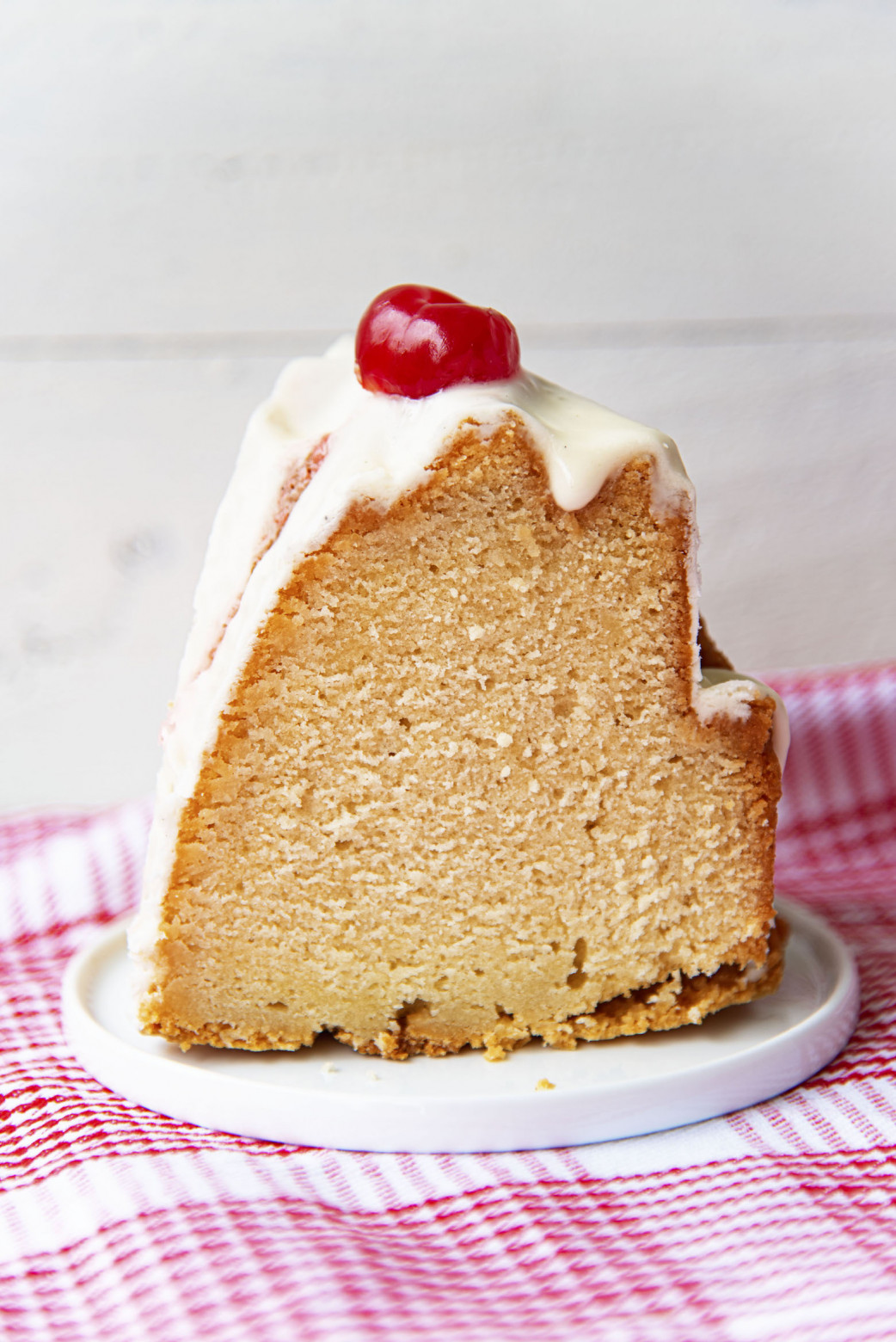 Root Beer Float Bundt Cake With Vanilla Ice Cream Glaze