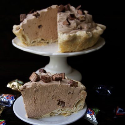 Halloween Candy Chocolate Pie #HalloweenTreatsWeek