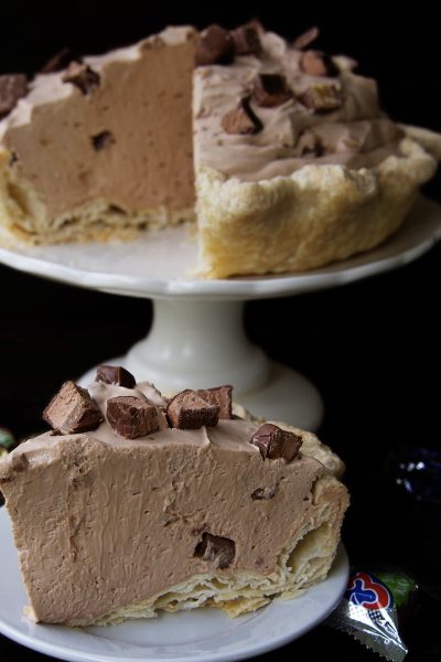 Halloween Candy Chocolate Pie #HalloweenTreatsWeek