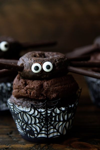 Mocha Spider Donut Cupcakes #HalloweenTreatsWeek